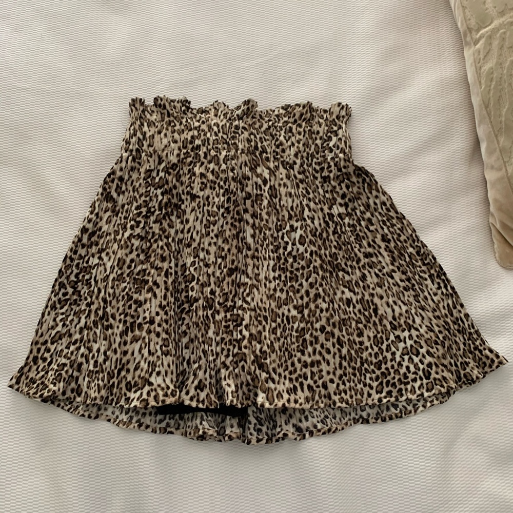 DO+BE Leopard Pleated Mini Skirt